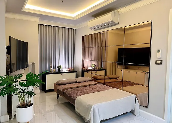 Center Next To Platinum Mall Апартаменты