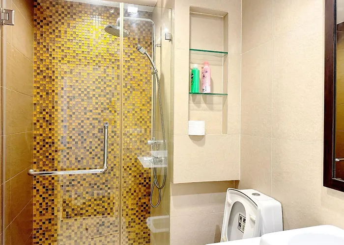 Center Next To Platinum Mall Апартаменты