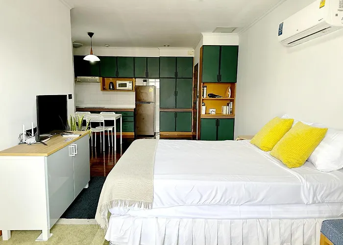 Center Next To Platinum Mall Апартаменты *