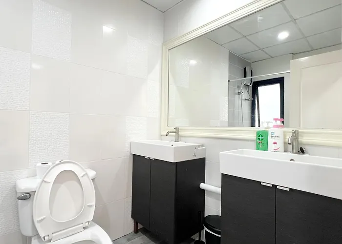 Апартаменты Center Next To Platinum Mall
