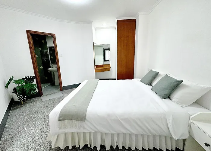 Center Next To Platinum Mall Апартаменты