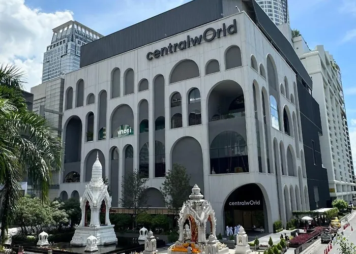 Center Next To Platinum Mall