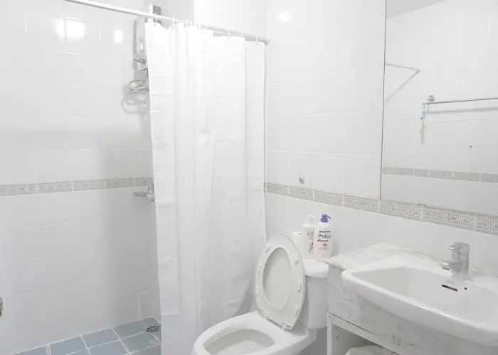 Center Next To Platinum Mall Апартаменты *